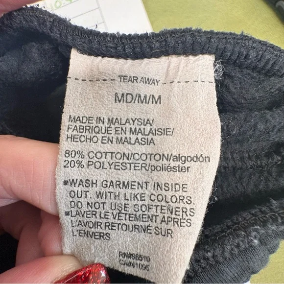 Women’s Under Armour Black Joggers with Some Bleach Spots size medium loose fit - Picture 10 of 13